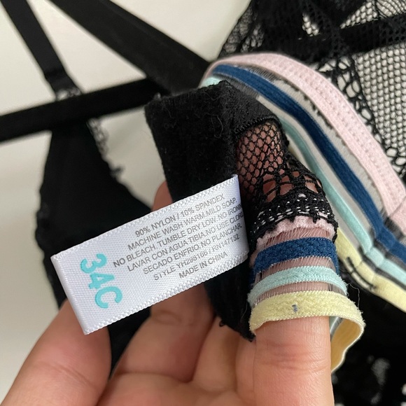 Black Lace Bra - Picture 2 of 5